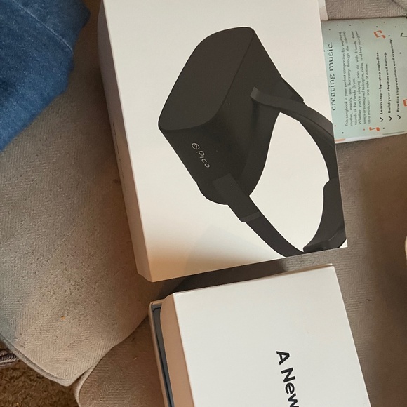 Virtual reality headset - Picture 2 of 5